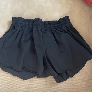 LULULEMON SHORTS, BLACK size 4